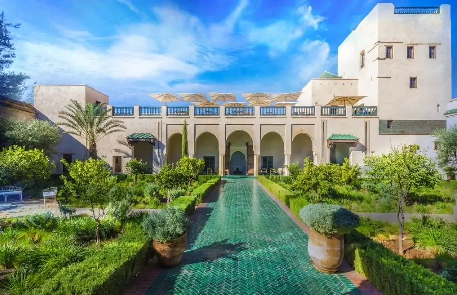 Ruins of a castle in the Moroccan desert at sunset, showcasing luxury travel's blend of history and natural beauty.